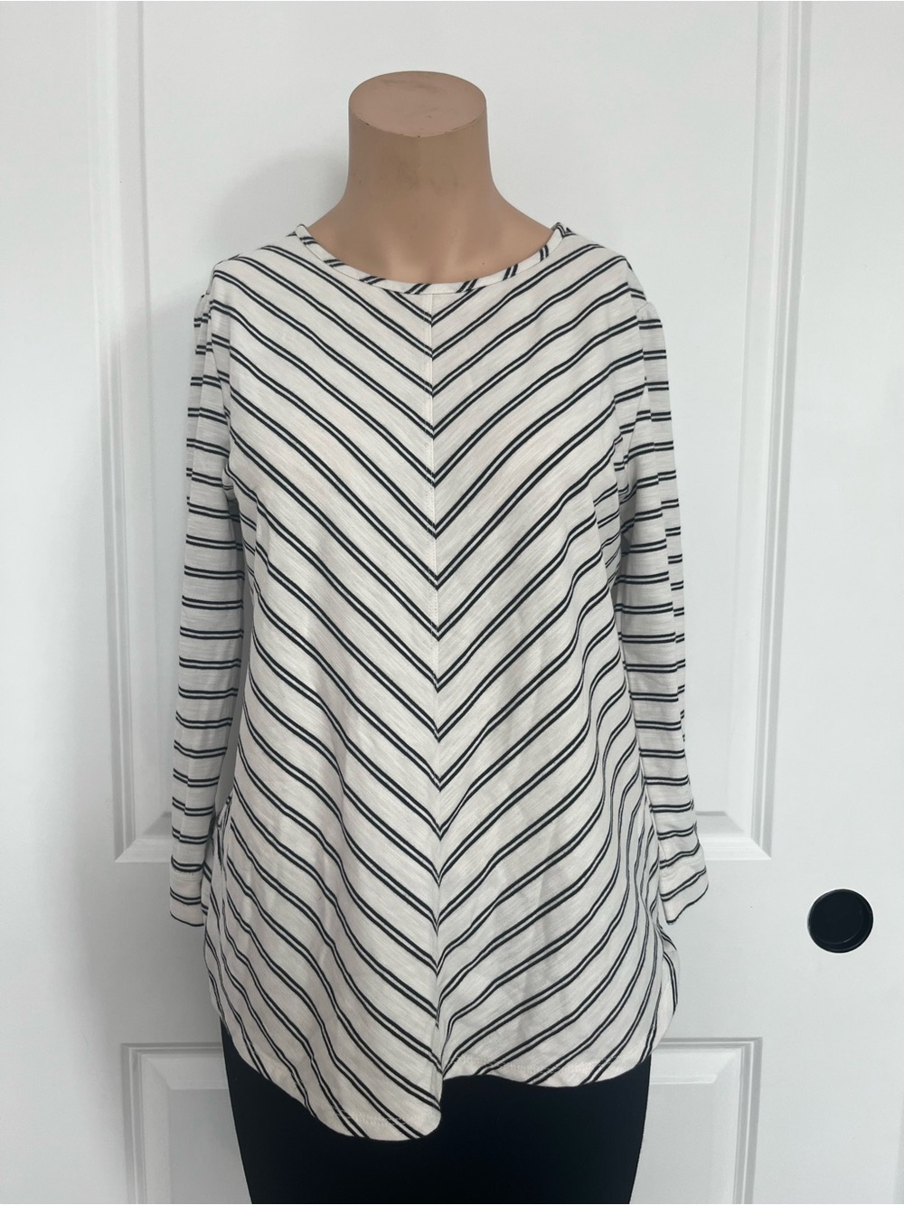 Van Heusen White and Black Chevron-Stripe Long Sleeve Top - Relaxed Fit